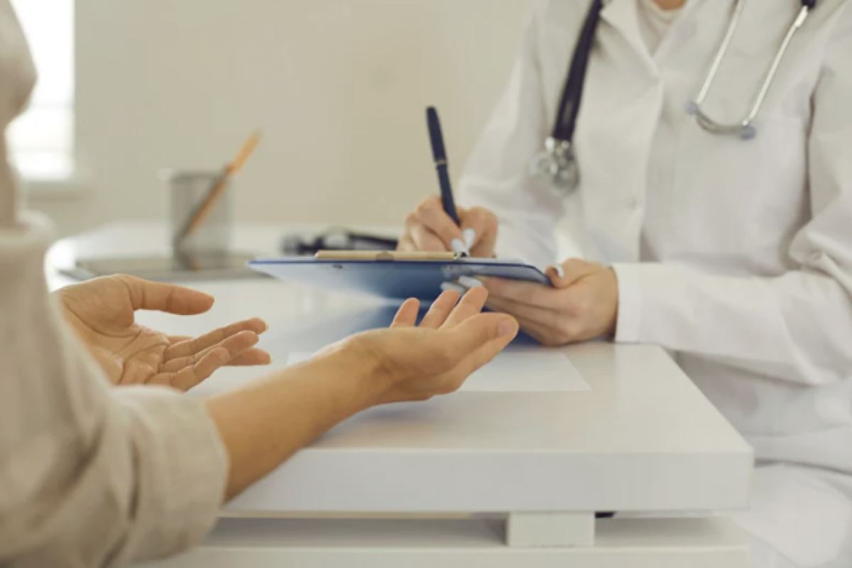 Il cittadino che riceve un avviso di pagamento relativo a un ticket sanitario risalente a oltre dieci anni fa